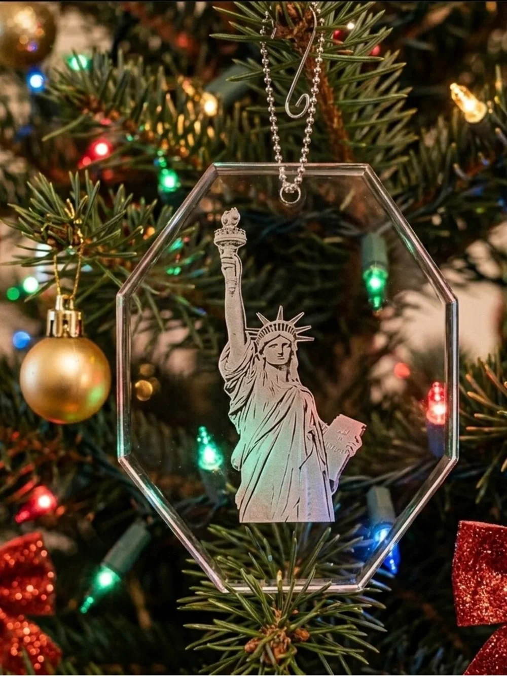 NIB Statue of Liberty Etched Glass Ornament